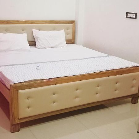 Maa Savitri Gest House Hotell Ayodhya Eksteriør bilde
